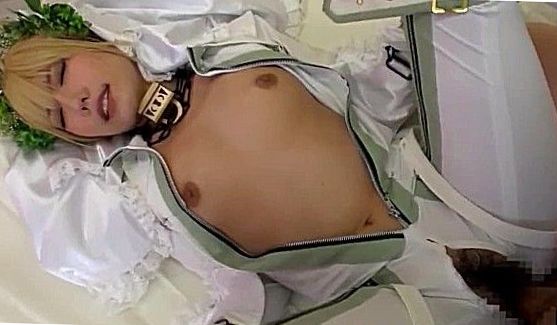 Косплей: Красивая девушка показывает свое сексуальное тело, порно видео