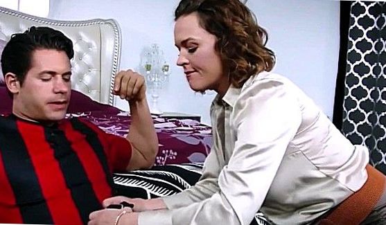 Riley Evans прекрасная зрелая женщина, сосет и дает, порно видео