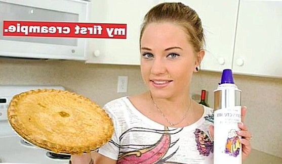Эта сексуальная медсестры заставит чувствовать себя лучше любого пациента, стоит ей только снять с себя халат, порно видео