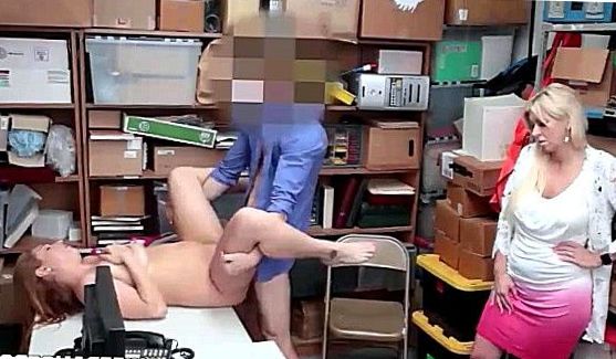 Молодые девушки (18+) восхищаются зрелыми мужиками, порно видео