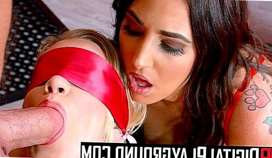Жена просто сходит с ума от наслаждения, которое она получает, ведь не каждый день испытываешь секс в два пениса, порно видео