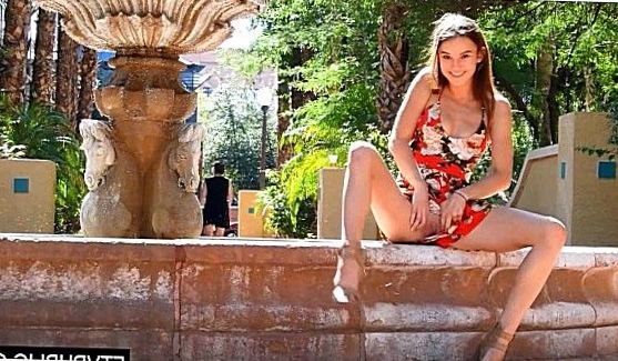 Aaliyah Hadid одела красивые полосатые чулки и потрахалась с бойфрендом на большой кровате, порно видео