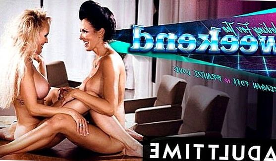 Он дал ей глубоко в глотку, а потом трахнул в киску, стоя и придерживая красотку за ногу, порно видео
