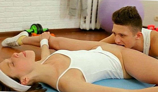 После такого необычного орального начала она не прочь и потрахаться, порно видео
