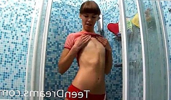 Оргазм: Tracy Lindsay и Satin Bloom две телочки с нежными телами ублажают друг дружку на здоровенной кровати при помощи упругих резиновых дилдаков, толкая их не только в свои сочные ротики и намокшие пезды, но и в узенькие попки, ловя от этого пылкий оргазм, порно видео