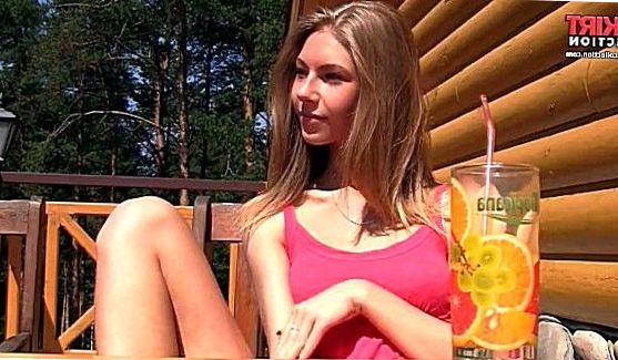 Секс в такси с озабоченной брюнеткой, порно видео